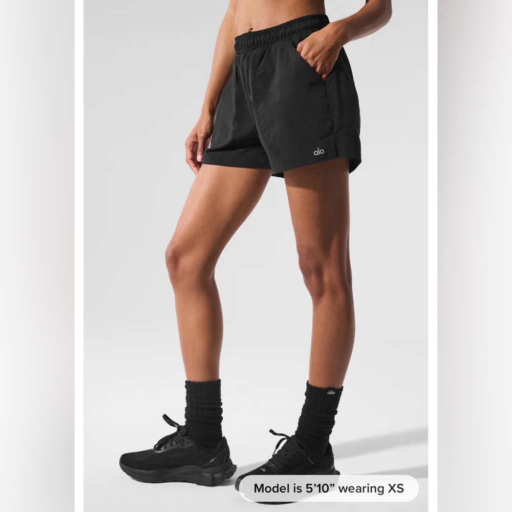 ALO Alumni Shorts in Black (Size XS). - Picture 5 of 6